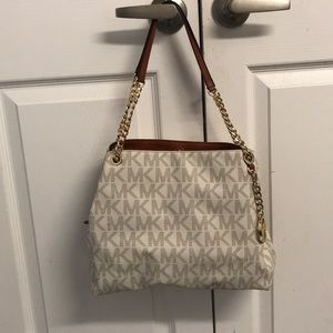 Michael Kors purse! Only used a few times!